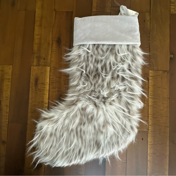 2 Christmas Stocking Faux Fur White Snow Leopard Trimsetter Holiday 19” NEW - Picture 3 of 7